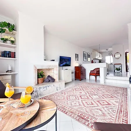 Stunning Sunrise & Sunset Rooftop By Becherish Appartement *