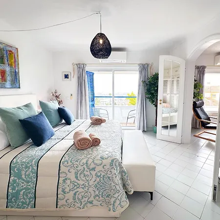 Luxshore - Sunrise & Sunset Rooftop Condo アパート
