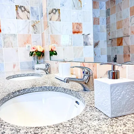 Appartement Stunning Sunrise & Sunset Rooftop By Becherish