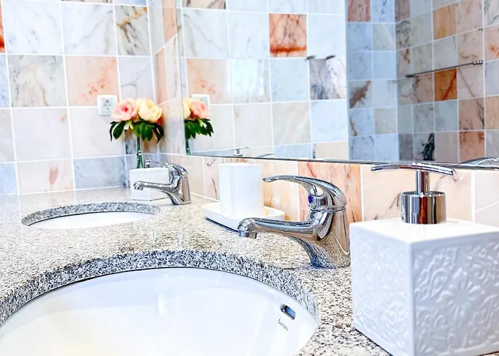 Apartment Stunning Sunrise & Sunset Rooftop By Becherish